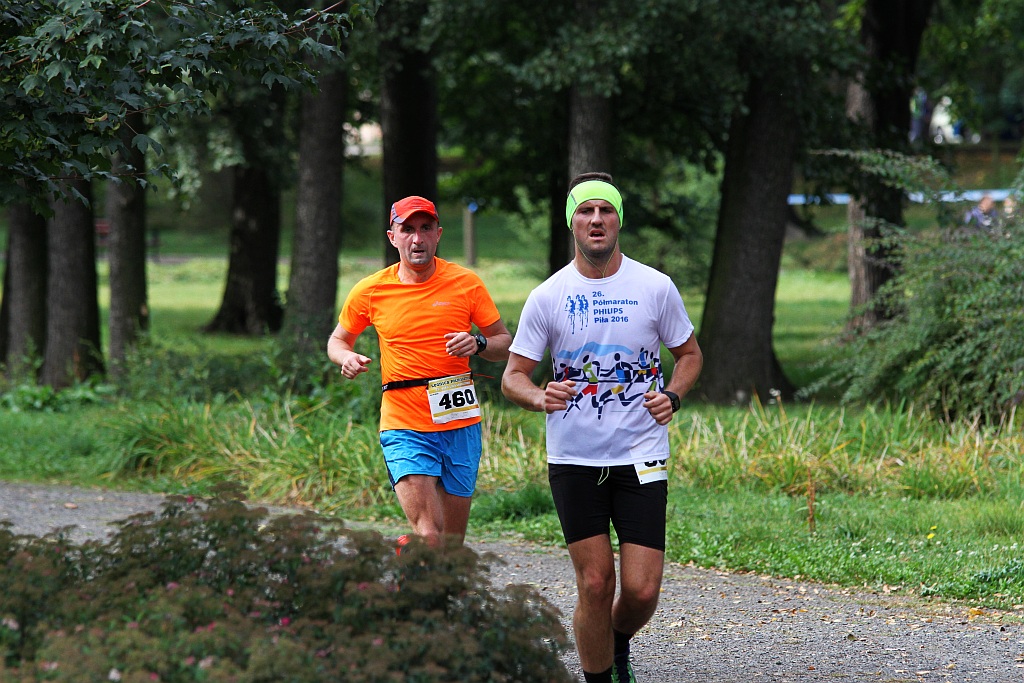 Ponad 400 biegaczy wystartowało w Legnickim Półmaratonie (1)