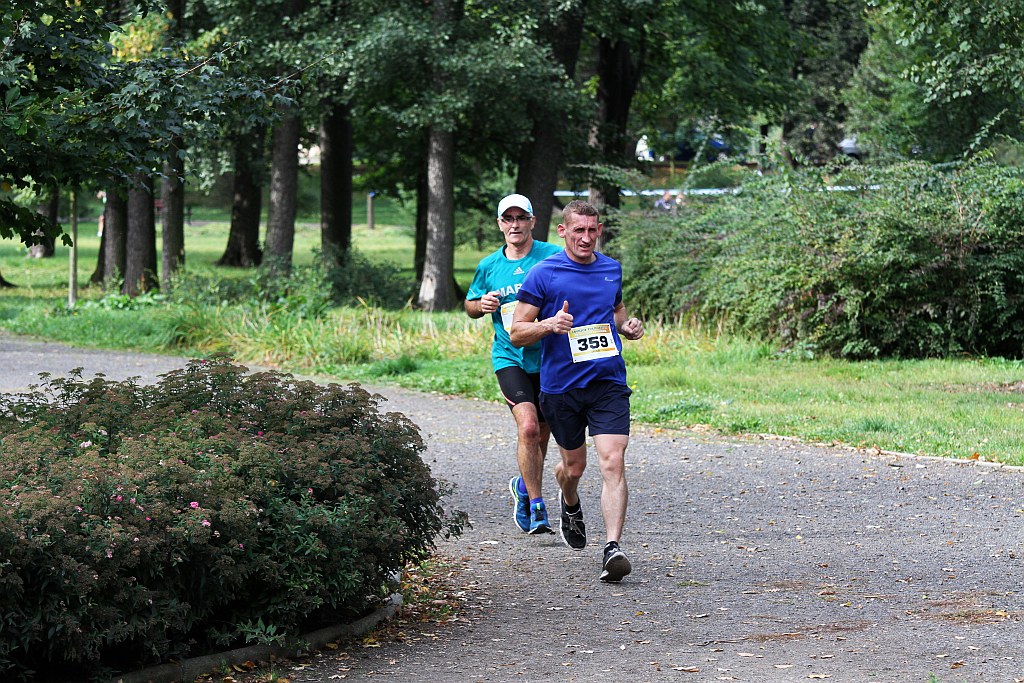 Ponad 400 biegaczy wystartowało w Legnickim Półmaratonie (1)