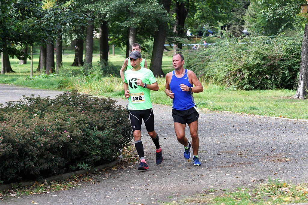 Ponad 400 biegaczy wystartowało w Legnickim Półmaratonie (1)