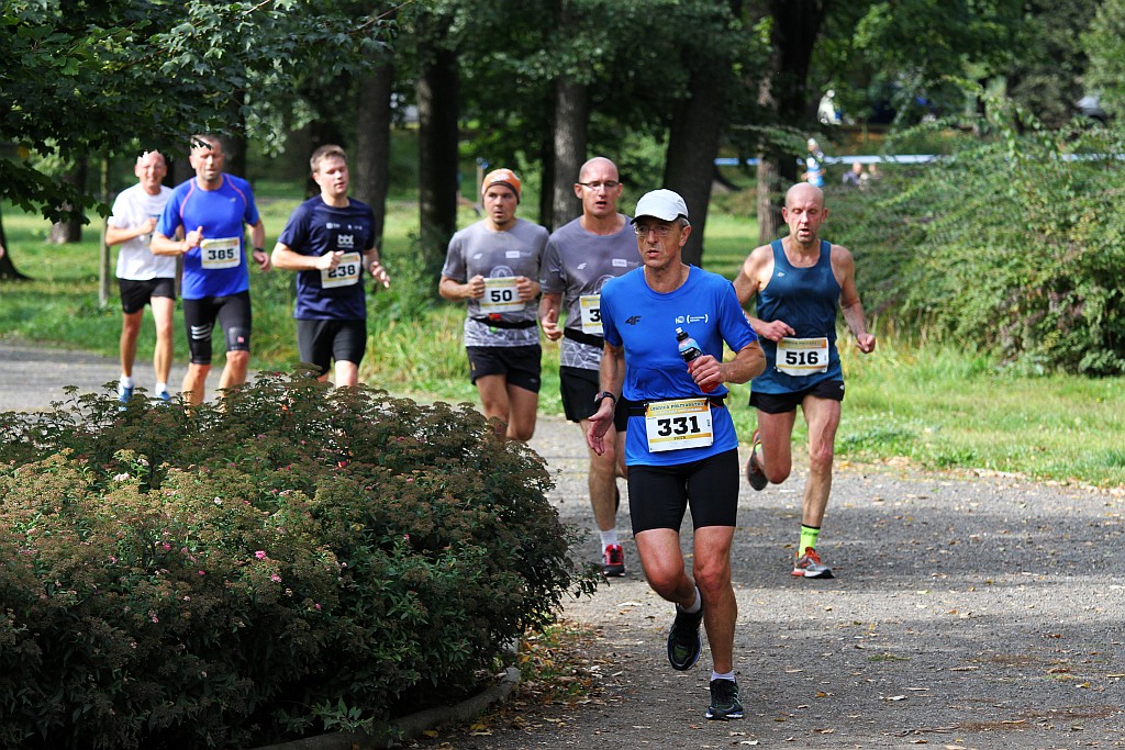 Ponad 400 biegaczy wystartowało w Legnickim Półmaratonie (1)