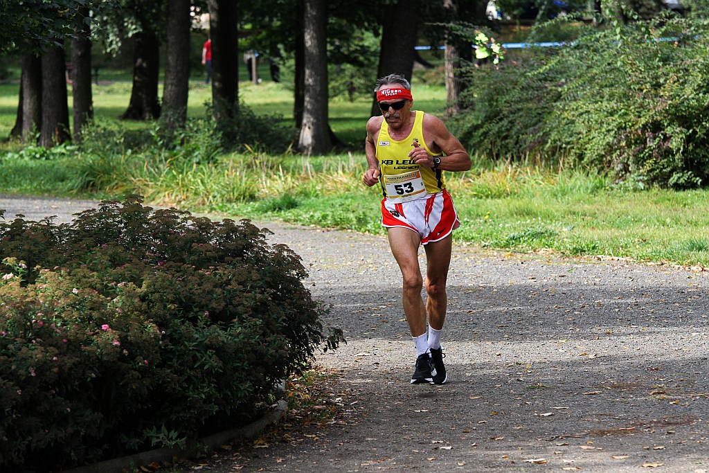 Ponad 400 biegaczy wystartowało w Legnickim Półmaratonie (1)