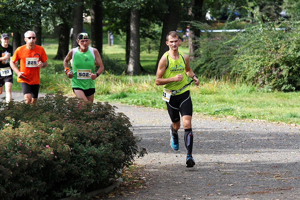 Ponad 400 biegaczy wystartowało w Legnickim Półmaratonie (1)