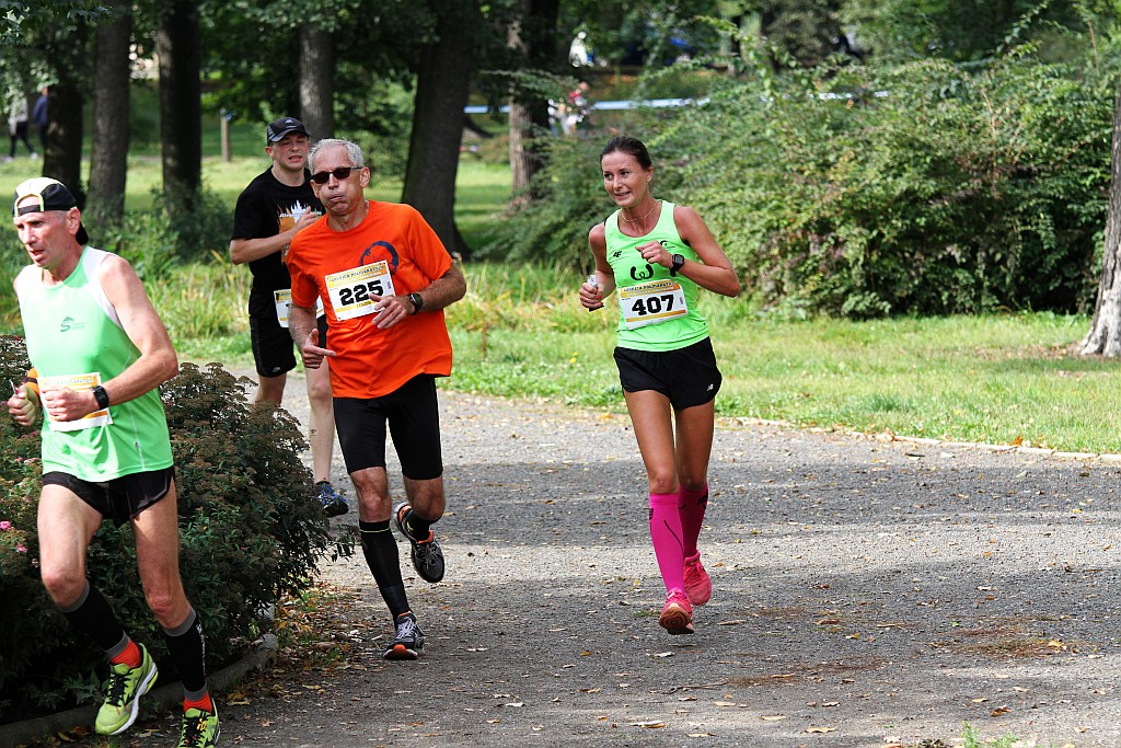 Ponad 400 biegaczy wystartowało w Legnickim Półmaratonie (1)