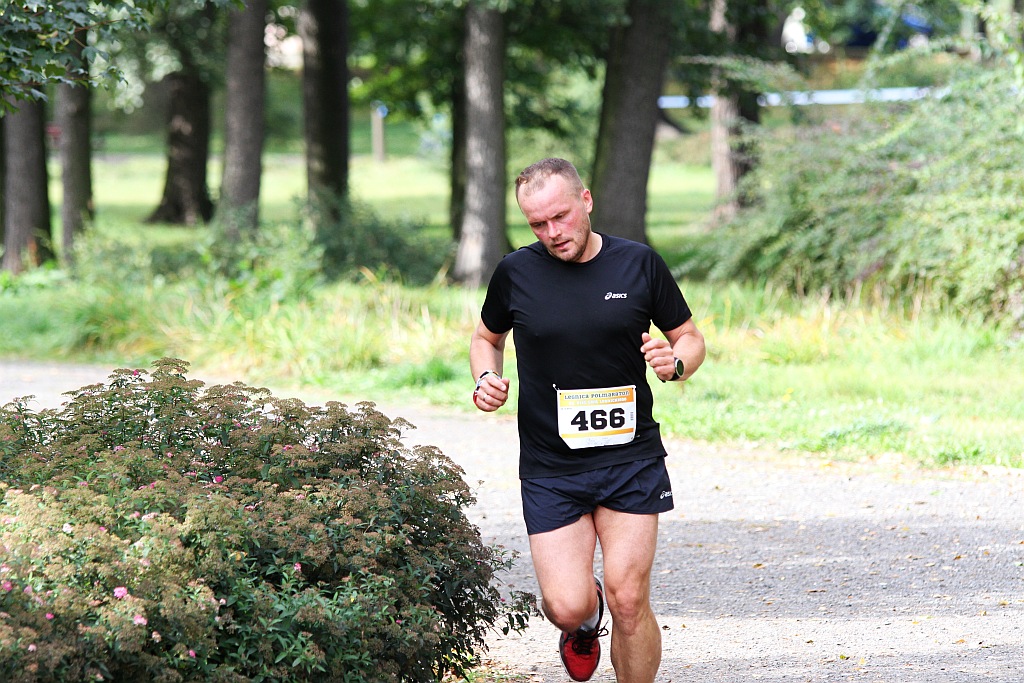 Ponad 400 biegaczy wystartowało w Legnickim Półmaratonie (1)