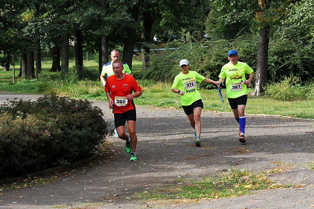 Ponad 400 biegaczy wystartowało w Legnickim Półmaratonie (1)
