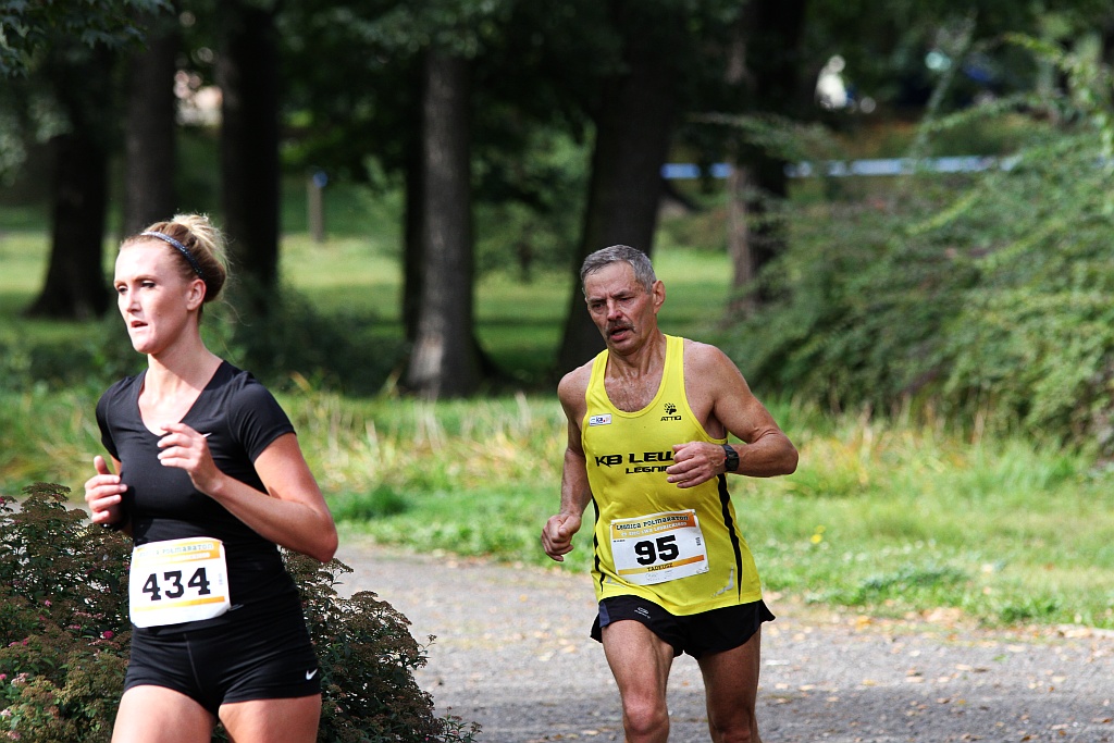 Ponad 400 biegaczy wystartowało w Legnickim Półmaratonie (1)