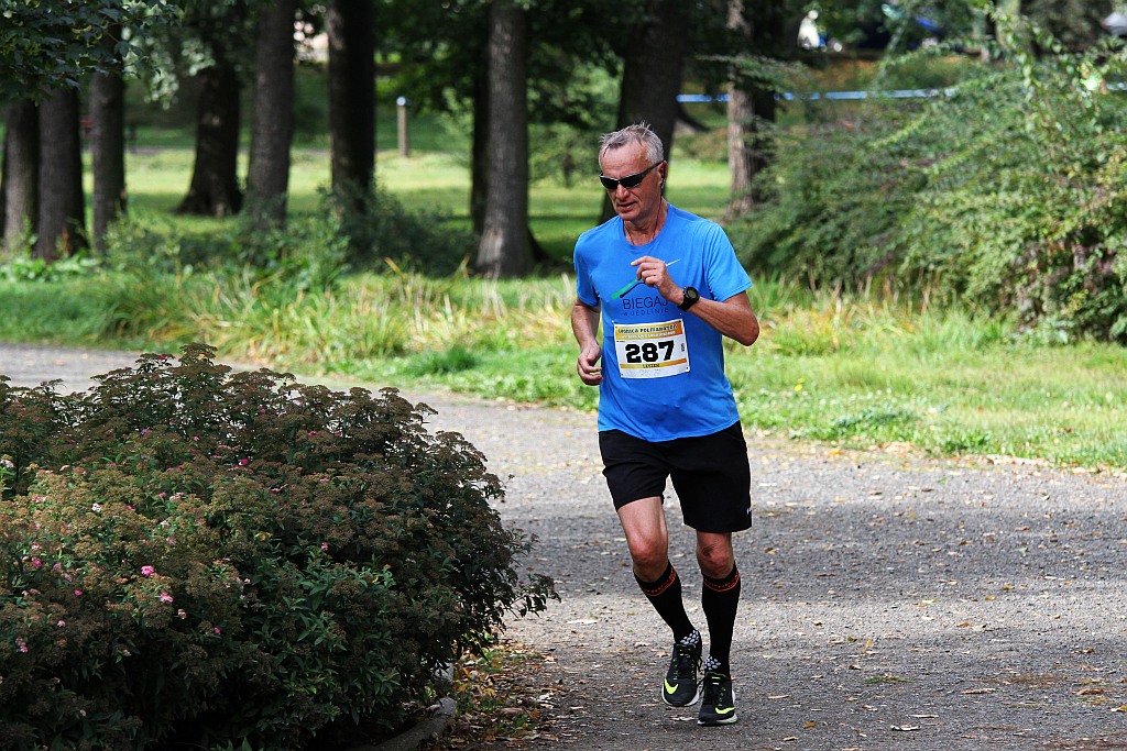 Ponad 400 biegaczy wystartowało w Legnickim Półmaratonie (1)