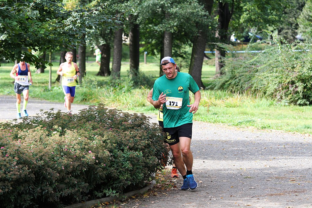 Ponad 400 biegaczy wystartowało w Legnickim Półmaratonie (1)