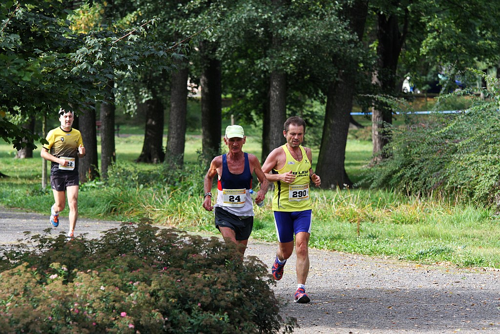 Ponad 400 biegaczy wystartowało w Legnickim Półmaratonie (1)