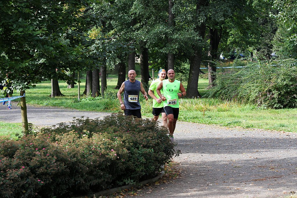 Ponad 400 biegaczy wystartowało w Legnickim Półmaratonie (1)