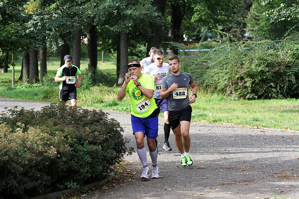 Ponad 400 biegaczy wystartowało w Legnickim Półmaratonie (1)