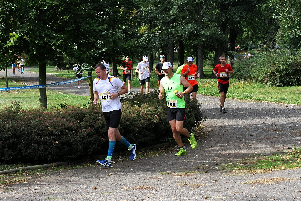 Ponad 400 biegaczy wystartowało w Legnickim Półmaratonie (1)