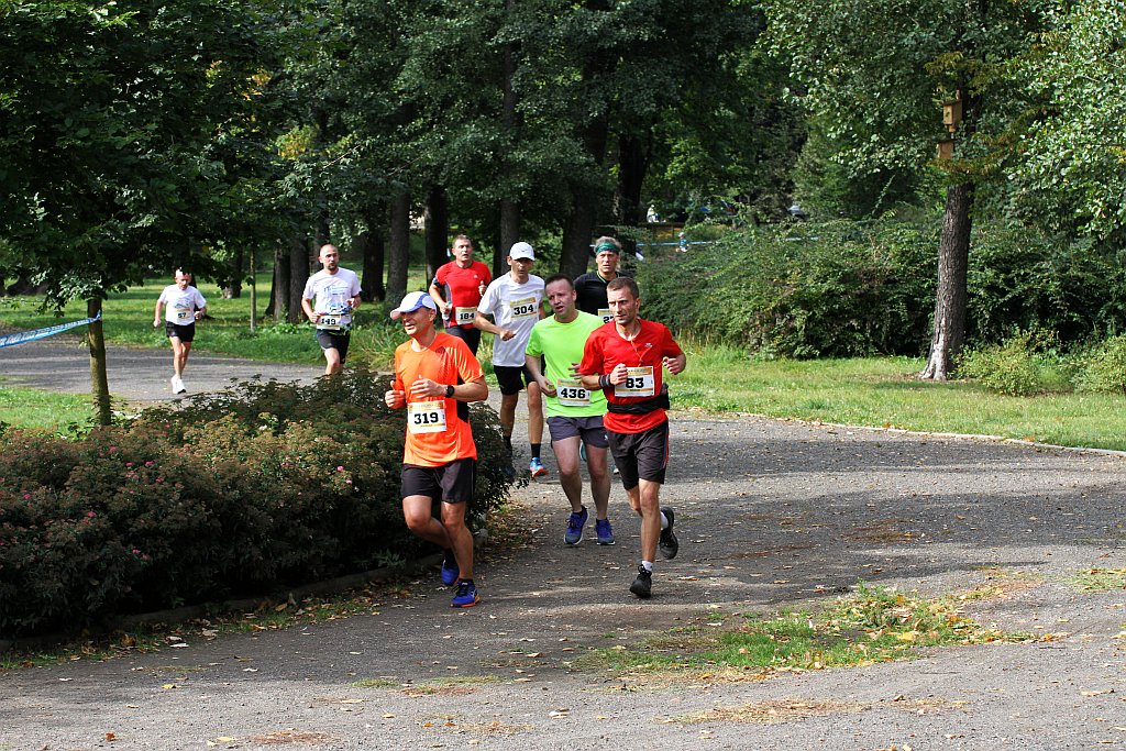 Ponad 400 biegaczy wystartowało w Legnickim Półmaratonie (1)