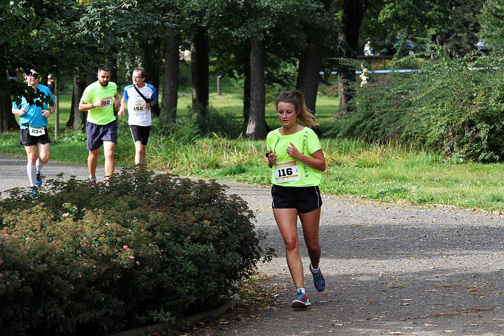 Ponad 400 biegaczy wystartowało w Legnickim Półmaratonie (1)
