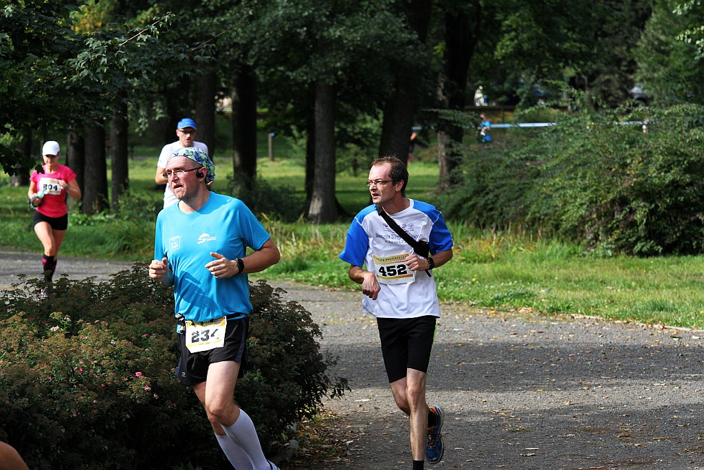 Ponad 400 biegaczy wystartowało w Legnickim Półmaratonie (1)