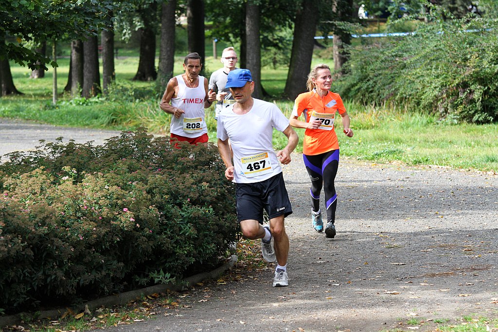 Ponad 400 biegaczy wystartowało w Legnickim Półmaratonie (1)