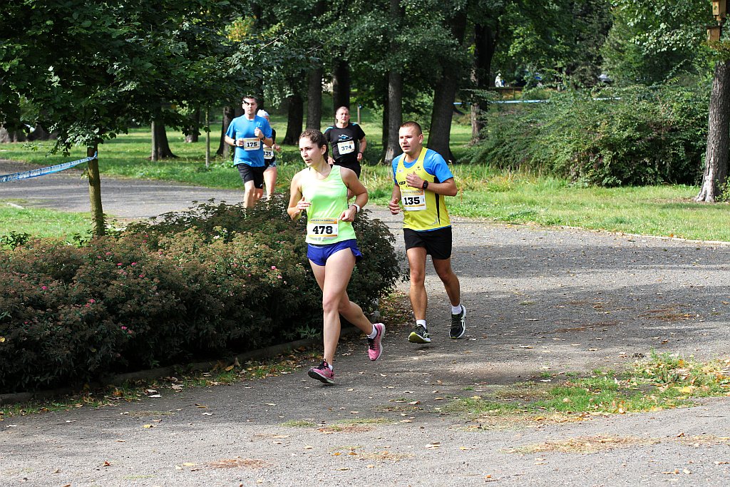 Ponad 400 biegaczy wystartowało w Legnickim Półmaratonie (1)