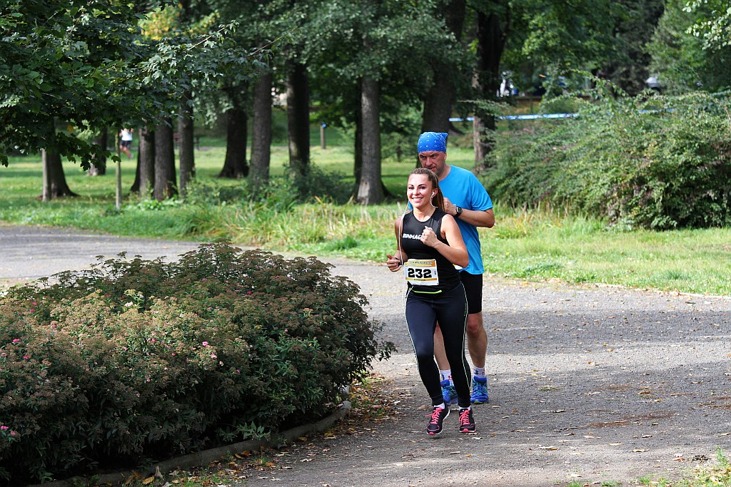 Ponad 400 biegaczy wystartowało w Legnickim Półmaratonie (1)