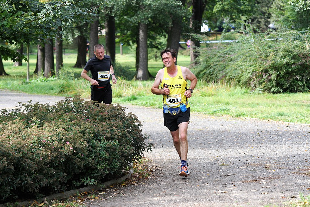 Ponad 400 biegaczy wystartowało w Legnickim Półmaratonie (1)