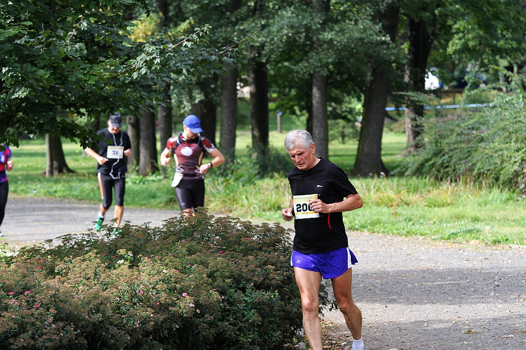 Ponad 400 biegaczy wystartowało w Legnickim Półmaratonie (1)