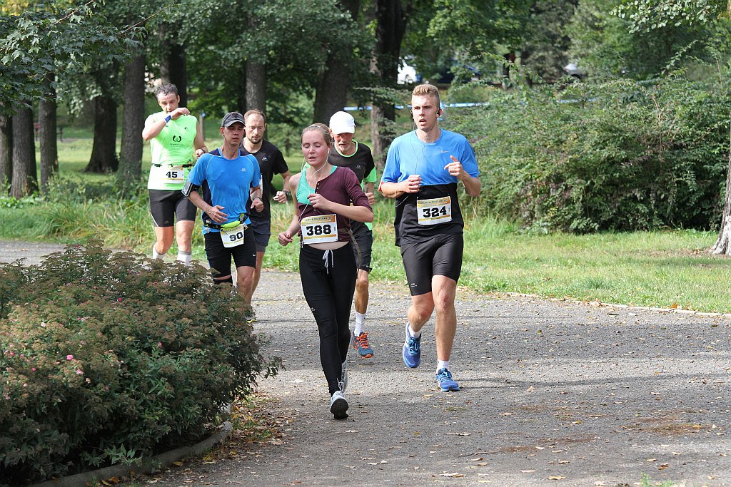 Ponad 400 biegaczy wystartowało w Legnickim Półmaratonie (1)