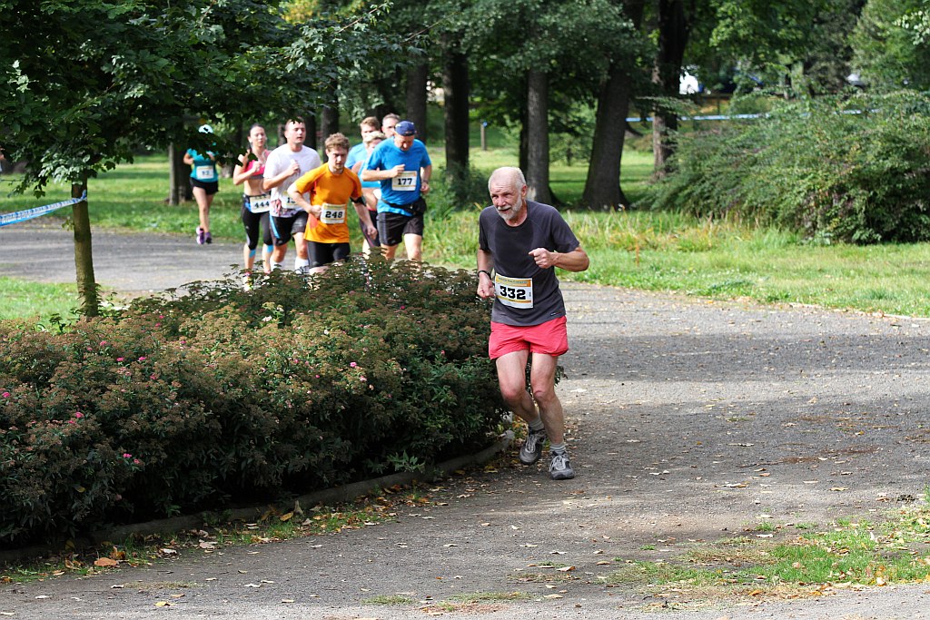 Ponad 400 biegaczy wystartowało w Legnickim Półmaratonie (1)