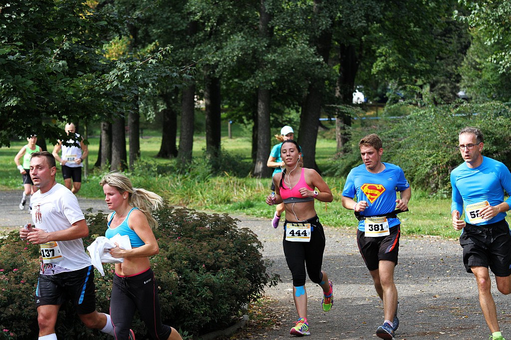Ponad 400 biegaczy wystartowało w Legnickim Półmaratonie (1)