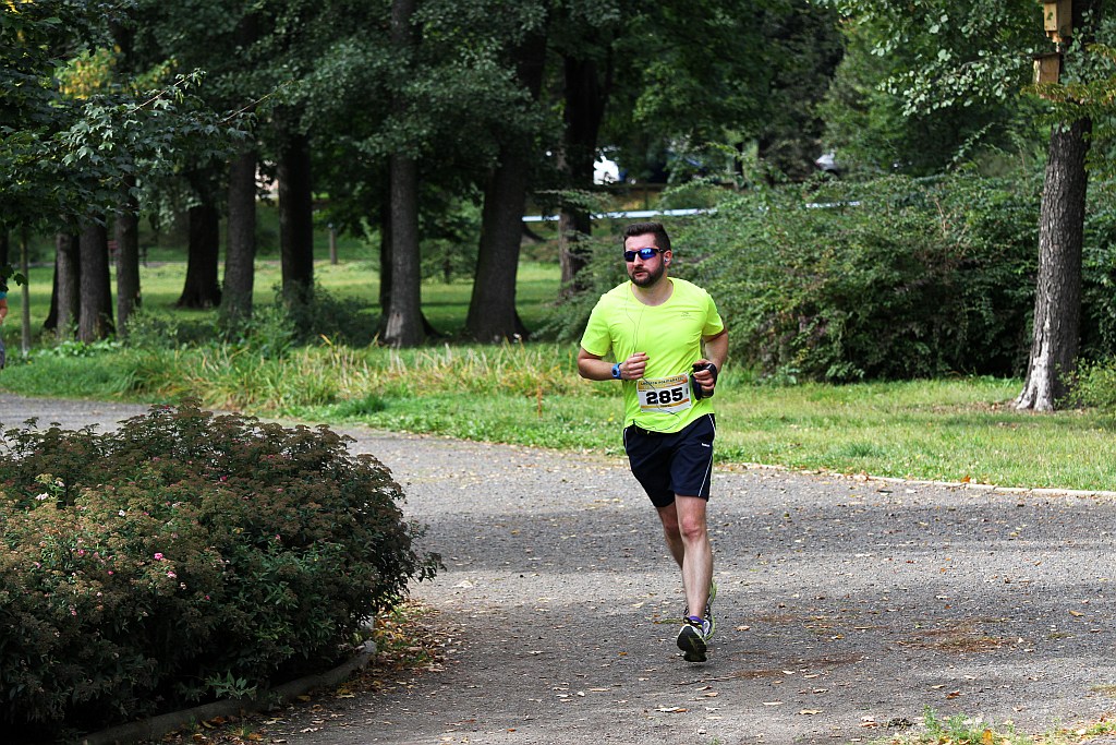 Ponad 400 biegaczy wystartowało w Legnickim Półmaratonie (1)