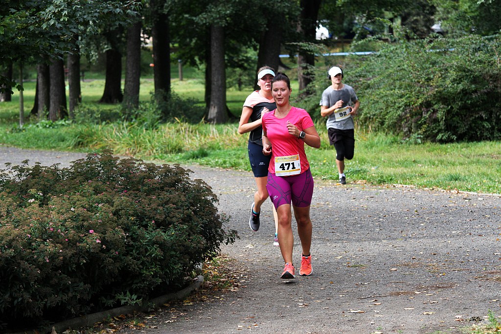 Ponad 400 biegaczy wystartowało w Legnickim Półmaratonie (1)