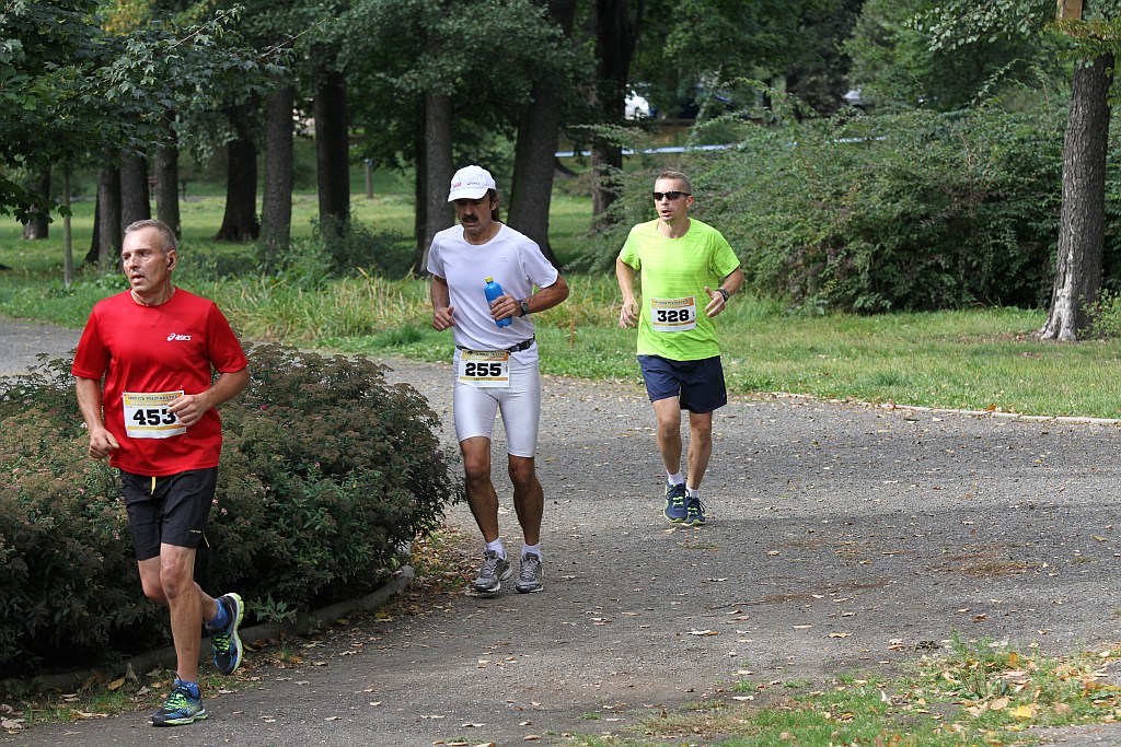 Ponad 400 biegaczy wystartowało w Legnickim Półmaratonie (1)