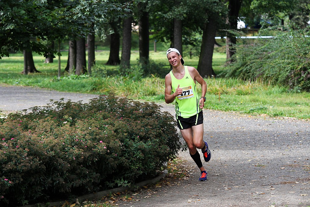 Ponad 400 biegaczy wystartowało w Legnickim Półmaratonie (1)