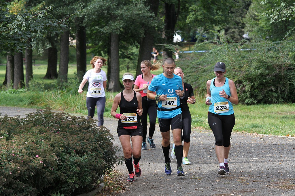 Ponad 400 biegaczy wystartowało w Legnickim Półmaratonie (1)
