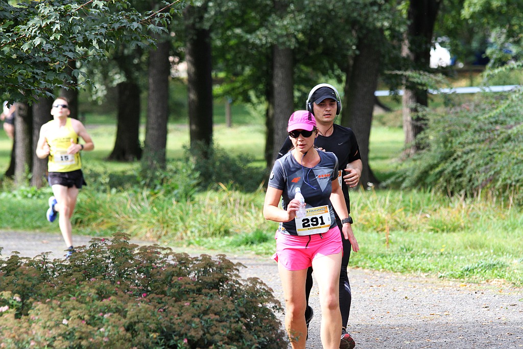 Ponad 400 biegaczy wystartowało w Legnickim Półmaratonie (1)