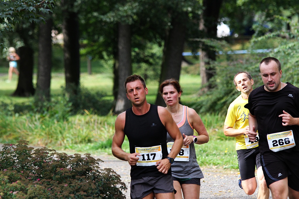 Ponad 400 biegaczy wystartowało w Legnickim Półmaratonie (1)