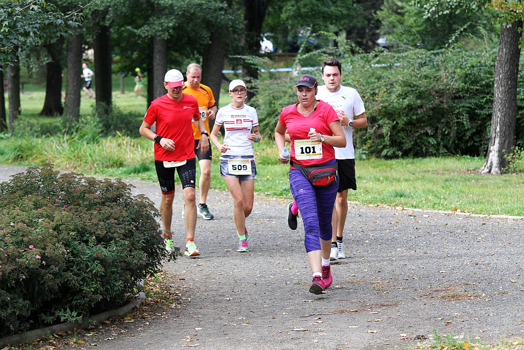 Ponad 400 biegaczy wystartowało w Legnickim Półmaratonie (1)