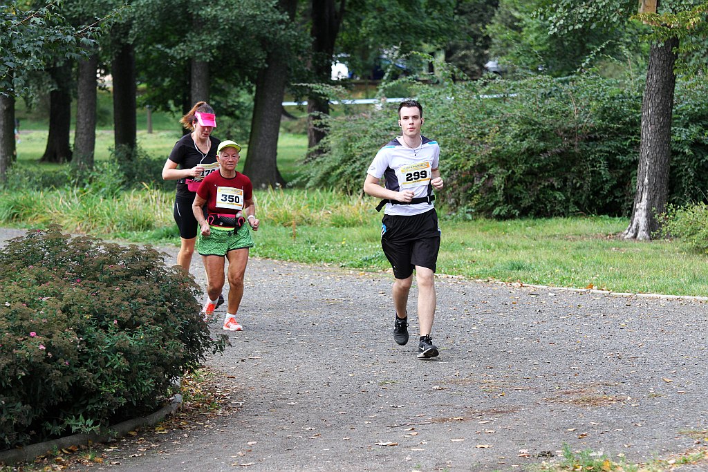 Ponad 400 biegaczy wystartowało w Legnickim Półmaratonie (1)