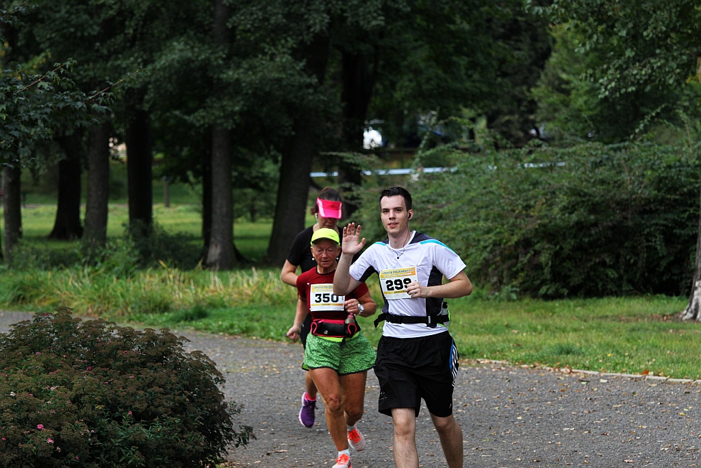 Ponad 400 biegaczy wystartowało w Legnickim Półmaratonie (1)