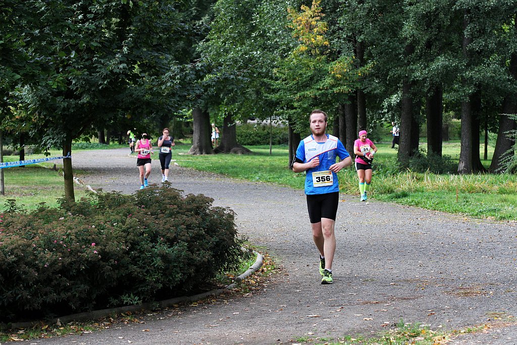 Ponad 400 biegaczy wystartowało w Legnickim Półmaratonie (1)