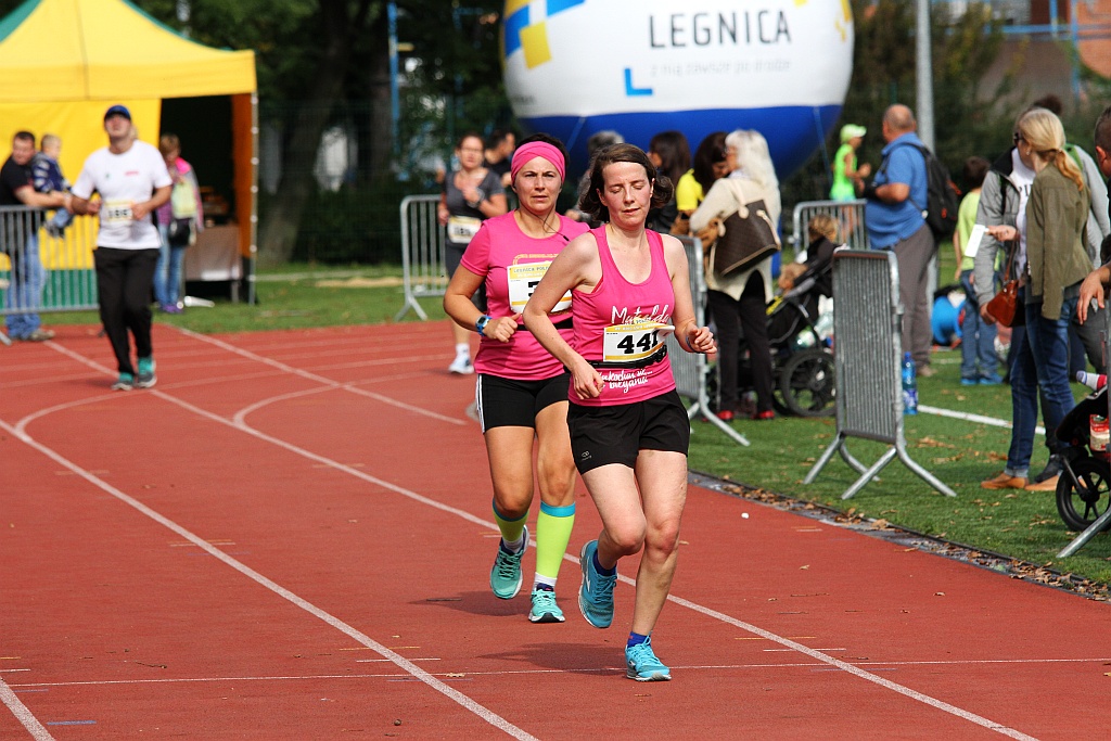 Ponad 400 biegaczy wystartowało w Legnickim Półmaratonie (1)