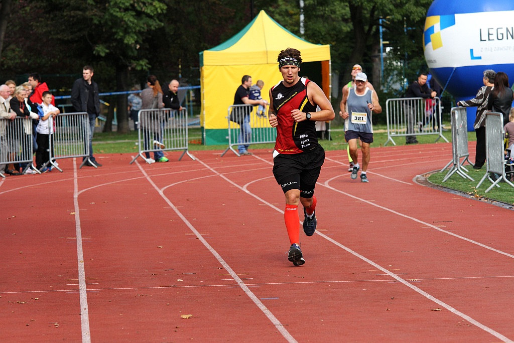 Ponad 400 biegaczy wystartowało w Legnickim Półmaratonie (1)