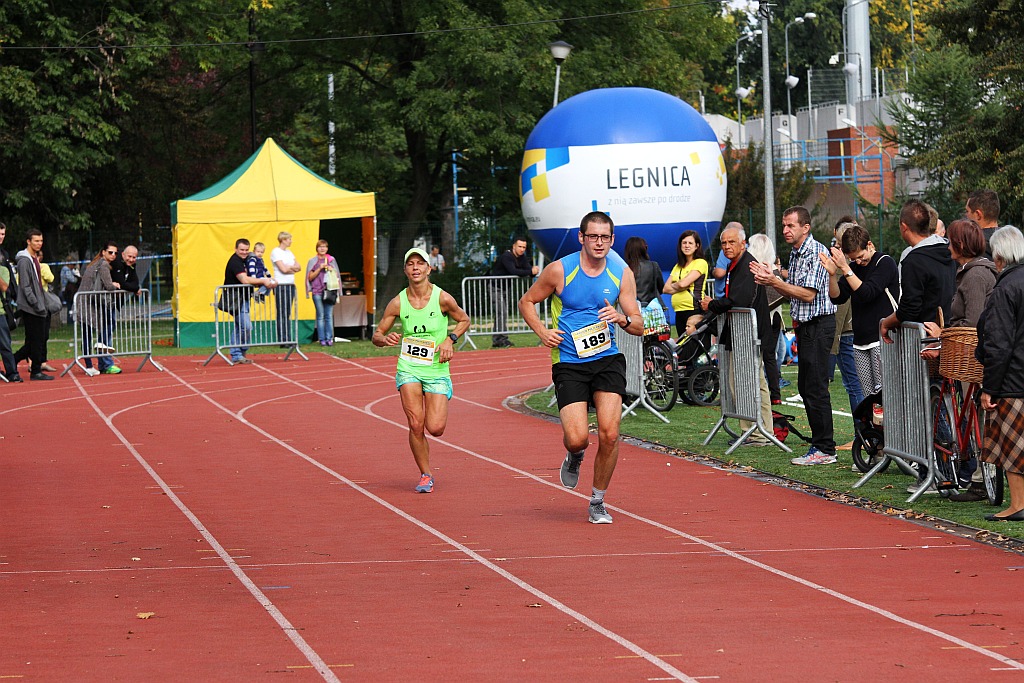 Ponad 400 biegaczy wystartowało w Legnickim Półmaratonie (1)