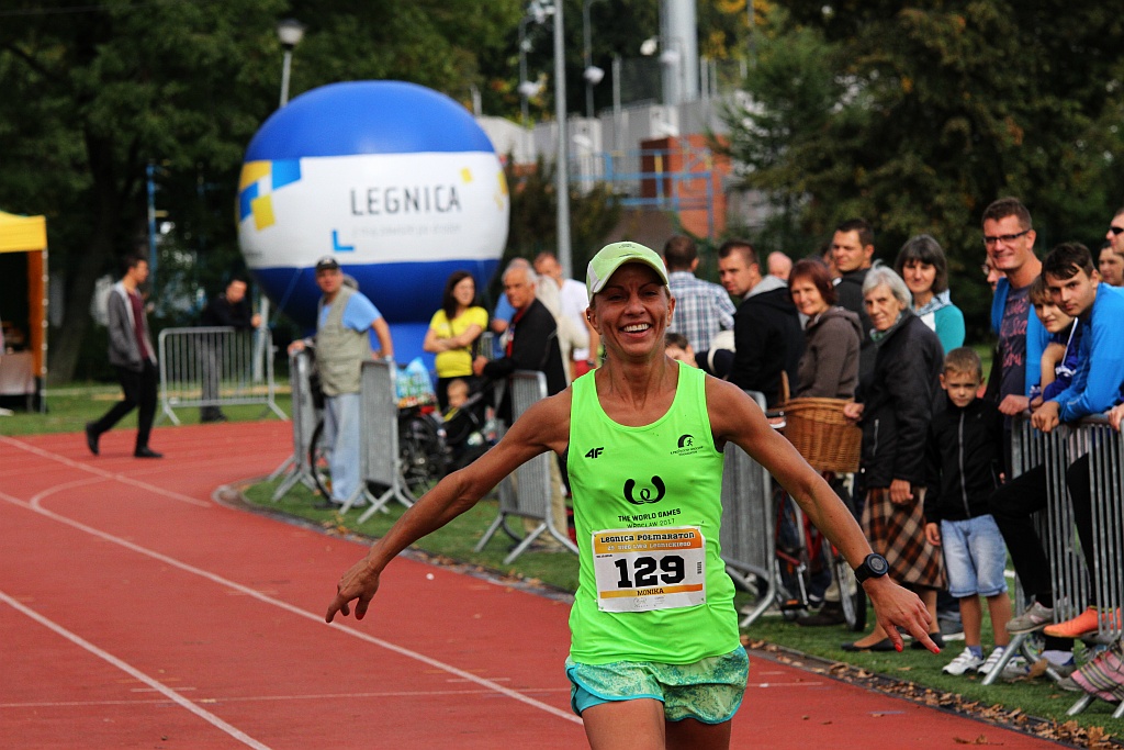 Ponad 400 biegaczy wystartowało w Legnickim Półmaratonie (1)