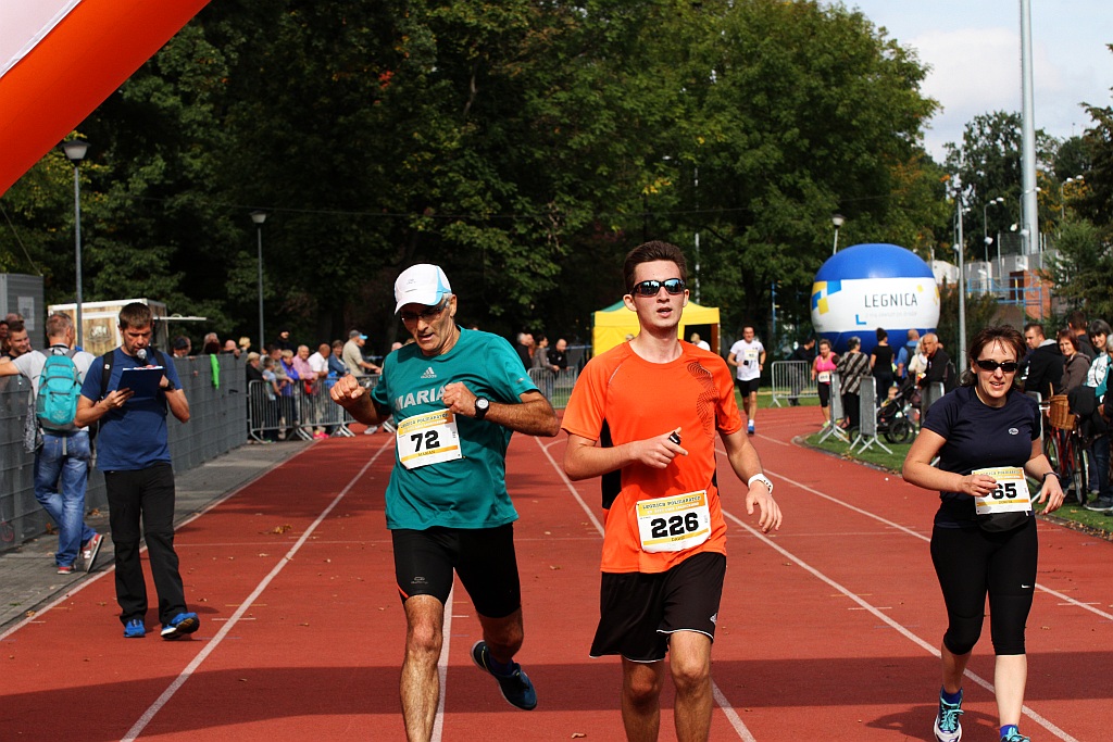 Ponad 400 biegaczy wystartowało w Legnickim Półmaratonie (1)