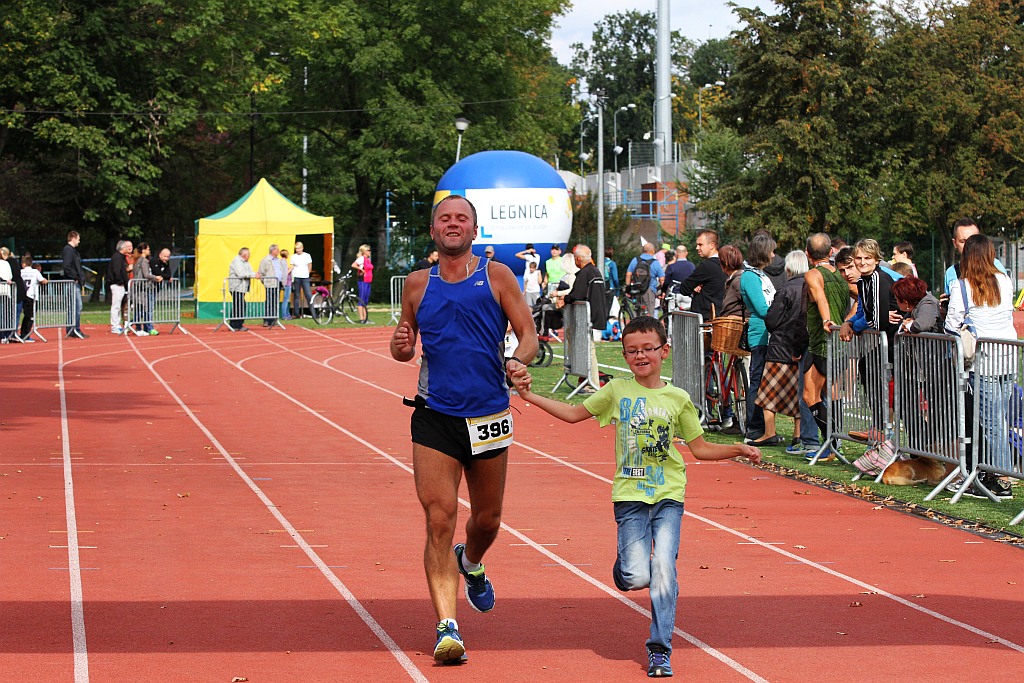 Ponad 400 biegaczy wystartowało w Legnickim Półmaratonie (1)