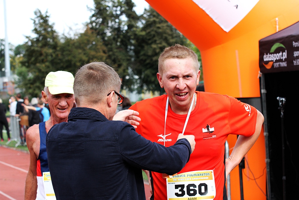Ponad 400 biegaczy wystartowało w Legnickim Półmaratonie (1)
