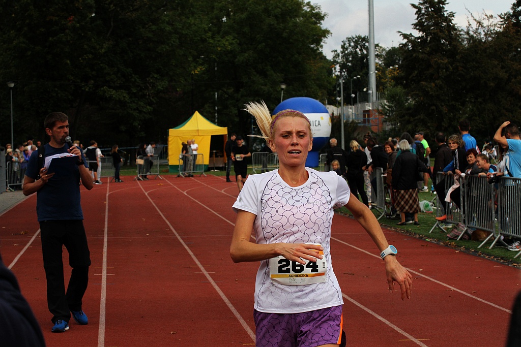 Ponad 400 biegaczy wystartowało w Legnickim Półmaratonie (1)