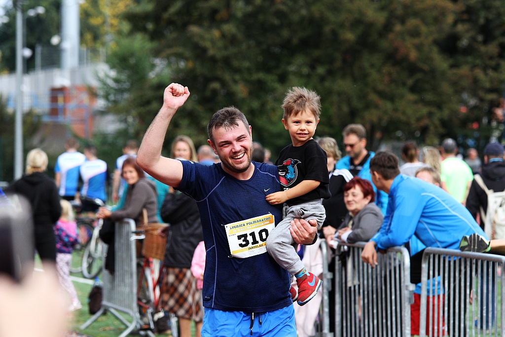 Ponad 400 biegaczy wystartowało w Legnickim Półmaratonie (1)
