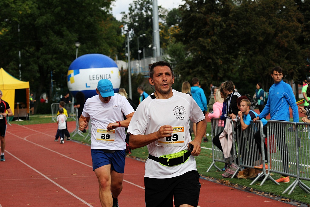 Ponad 400 biegaczy wystartowało w Legnickim Półmaratonie (1)