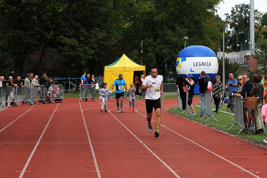 Ponad 400 biegaczy wystartowało w Legnickim Półmaratonie (1)