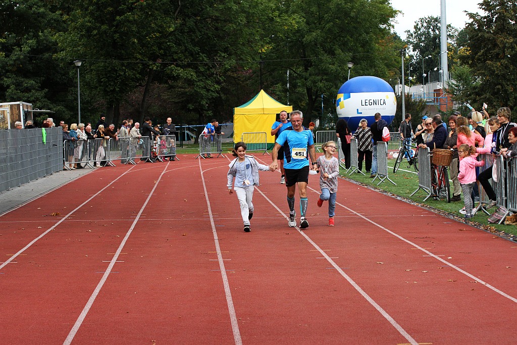 Ponad 400 biegaczy wystartowało w Legnickim Półmaratonie (1)